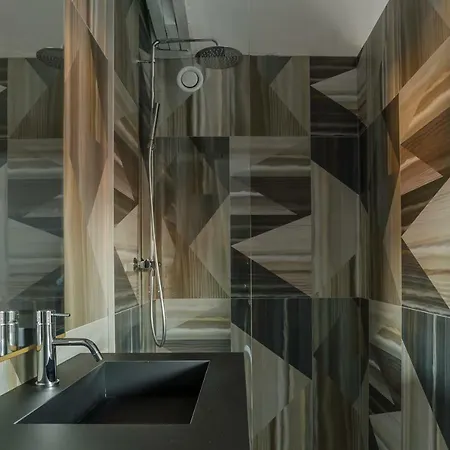 The Hide Aparthotel 3*